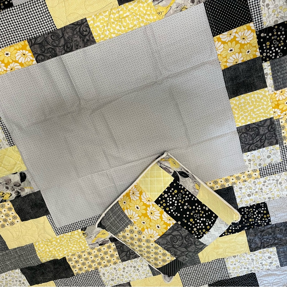 Homemade quilt - Picture 3 of 3